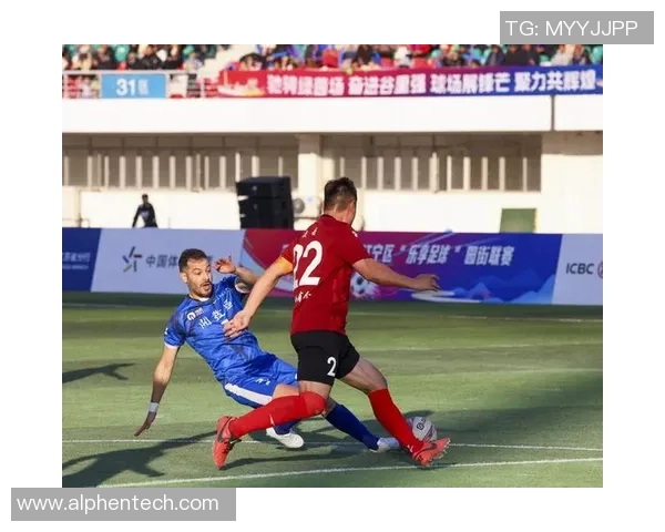 足球明星联合发起颠纸巾挑战引发全民参与热潮助力公益事业