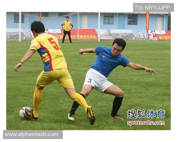 足球明星贺炜的个人简历与精彩照片展示他的辉煌职业生涯与成就